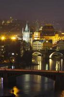 vista de praga en la noche foto