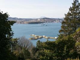 vista desde el parque dolsan a la bahía de la ciudad de yeosu. Corea del Sur foto