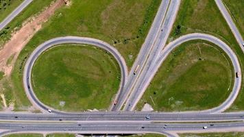 Luftaufnahmen am Autobahnkreuz video