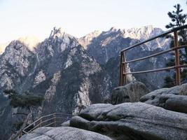 hermoso pico de las montañas, parque nacional seoraksan, corea del sur foto
