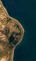 monasterio de banja en la orilla de la bahía de kotor, mar adriático, entre las ciudades de risan y perast, en montenegro. disparar desde arriba por drone.