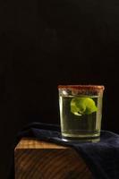 delicioso mezcal surtido de bebidas alcohólicas antecedentes foto