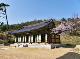 Edificio tradicional coreano en el templo de Naksansa, Corea del Sur foto