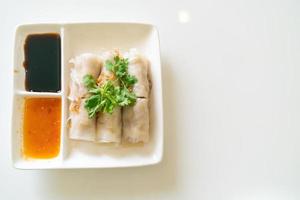 Rollitos de fideos de arroz al vapor chino con cangrejo foto