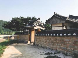 Antigua casa asiática en un pueblo tradicional, Corea del Sur foto