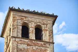 antiguo campanario, lomellina, entre las regiones de lombardía y piamonte, norte de italia. foto