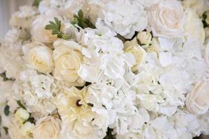 White wedding flower decoration photo