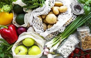 verduras frescas en bolsa de algodón ecológico