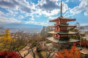 montaña arakura, parque sengen en japón foto
