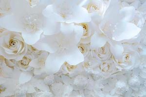 flor de papel, rosas blancas cortadas de papel, decoraciones de boda, fondo de flores de boda mixtas foto