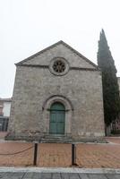 Aquasparta, Italia 2020- Iglesia de San Francesco en las afueras de la ciudad de Acuesparta. foto