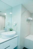 Desenfoque abstracto e interior de baño y aseo desenfocado foto