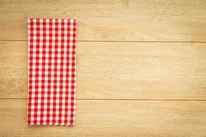 paño de cocina en la mesa de madera foto