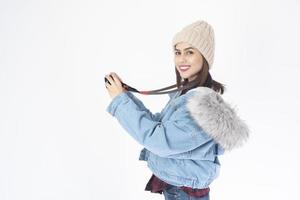 hermosa mujer viajera sobre fondo blanco foto