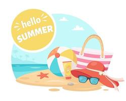 Hola Verano. playa junto al mar con pelota, sombrero, gafas de sol y bolso. elementos de verano.