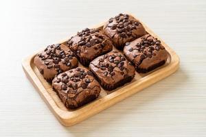 Dark chocolate brownies with chocolate chips on top