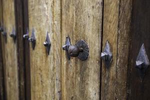 puerta de madera medieval