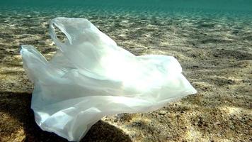 pollution plastique une mer de déchets en plastique video