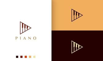 logotipo o icono triangular de piano con un estilo simple y moderno adecuado para la marca de clases de aprendizaje de piano en línea vector