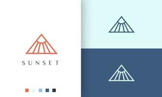 logotipo triangular del sol o la energía en un estilo único y moderno vector