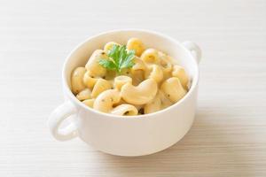 Macaroni and cheese with herbs in a bowl photo