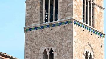 église de san francesco terni détail de la rosace et le chef de l'église video