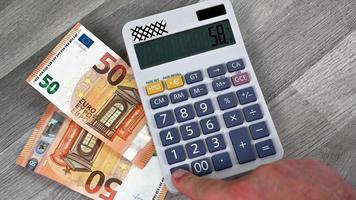 rekenmachine en biljetten van 50 euro video