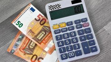 rekenmachine en biljetten van 50 euro video