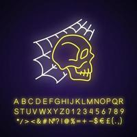 Calavera con icono de luz de neón de tela de araña. historia de horror. decoración de halloween. resolver acertijos. efecto brillante exterior. firmar con alfabeto, números y símbolos. vector aislado ilustración de color rgb