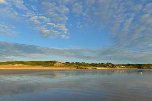 St ouen's beach jersey costa natural del reino unido en primavera foto