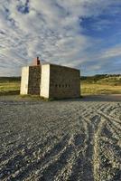 St Ouens Bay Jersey Reino Unido caseta de vigilancia del siglo XIX en un páramo y paisaje de dunas foto