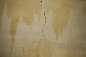 Cracked cement wall photo