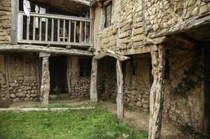 casas antiguas de madera foto