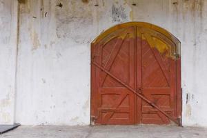 puerta de madera tradicional foto