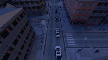ein Konvoi von Feuerwehrautos und Polizeiautos in der Großstadt video