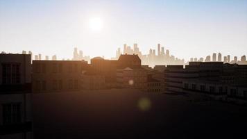 solnedgång stad enorma futuristiska skyskrapa byggnad 4k video
