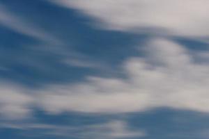 cielo con nubes obtenidas con larga exposición foto