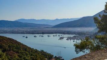 vistas de la mañana de fethiye foto