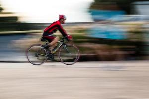 andar en bicicleta movimiento panorámico foto