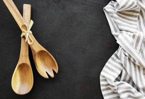 dos cucharas salat de madera foto