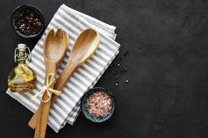 cubiertos de madera utensilios de cocina foto