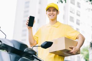 Fast delivery service in Asia is thriving photo