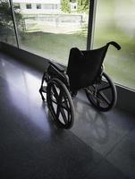 silla de ruedas en un hospital foto