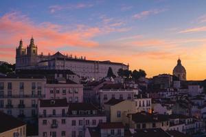 Horizonte del distrito de Alfama en Lisboa, capital de Portugal foto