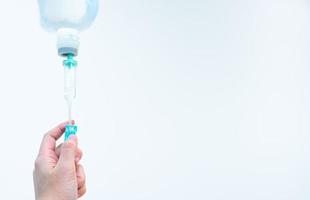 Vista cercana de líquido intravenoso para la reanimación de pacientes críticamente enfermos