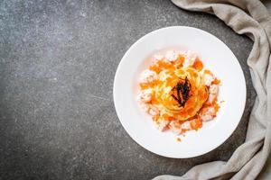 Spaghetti creamy with shrimps and shrimp eggs - fusion food style photo
