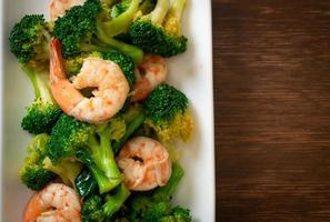 Stir-fried broccoli with shrimp - homemade food style photo