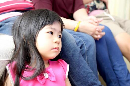familia en la sala foto