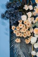 Fondo de telón de fondo de boda, decoración floral. foto