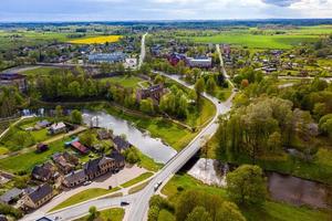 Las ruinas del castillo de Dobele en Dobele, Letonia foto